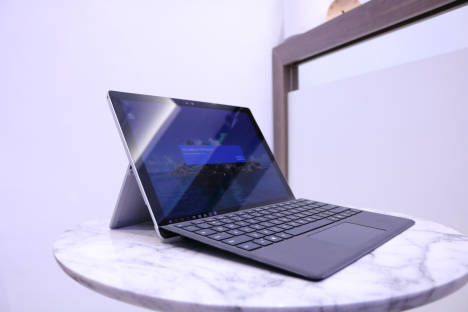Surface Pro 4 ( i5/8GB/256GB ) + Type Cover 2